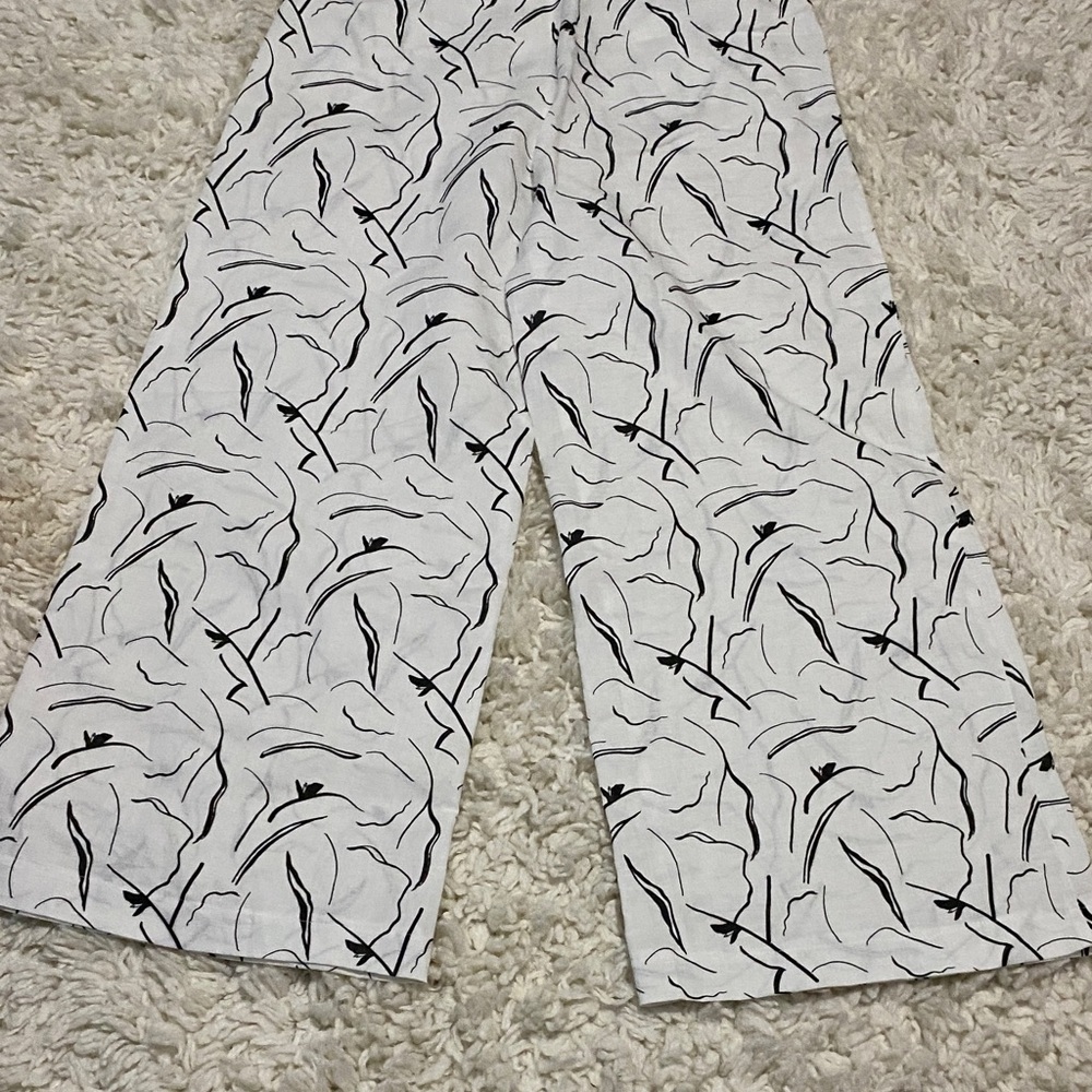 Little lies size small womens Abstract Black and White flare bottom Pants NWOT - Picture 12 of 16